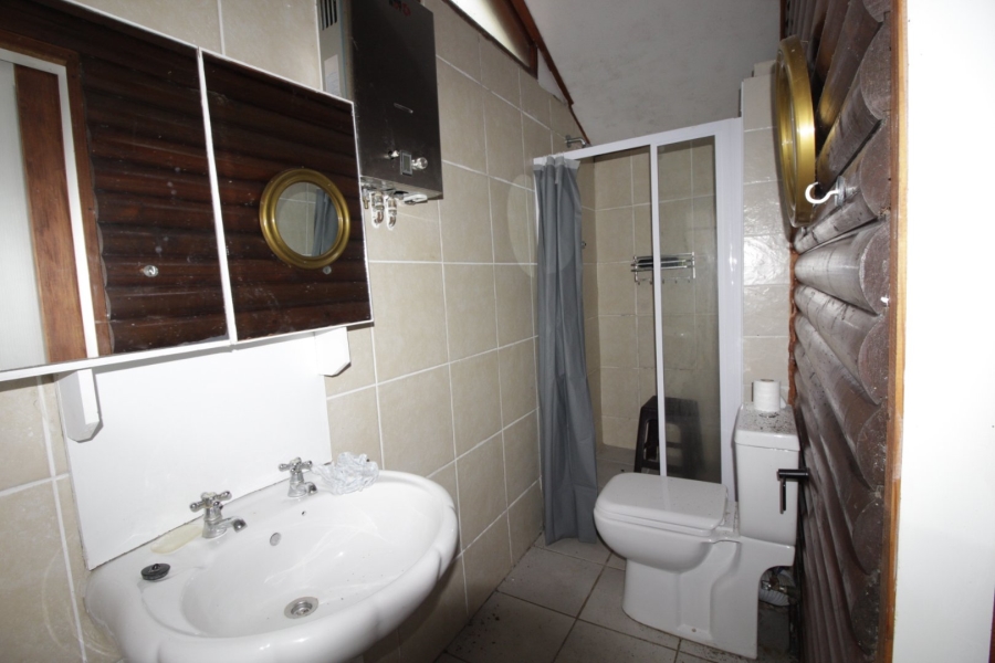 6 Bedroom Property for Sale in Paradise Beach Eastern Cape